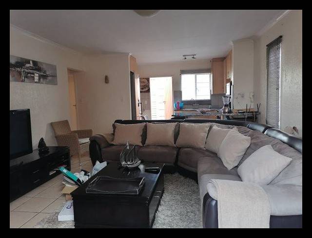 2 BEDROOM HOUSE FOR SALE IN SUNNINGHILL